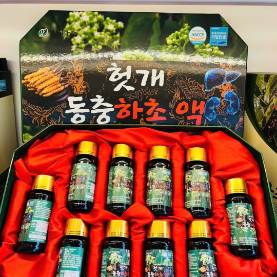 Nước Bổ Gan Đông Trùng Well Bio _ Hovenia Cordyceps Drink 10 chai x 100ml